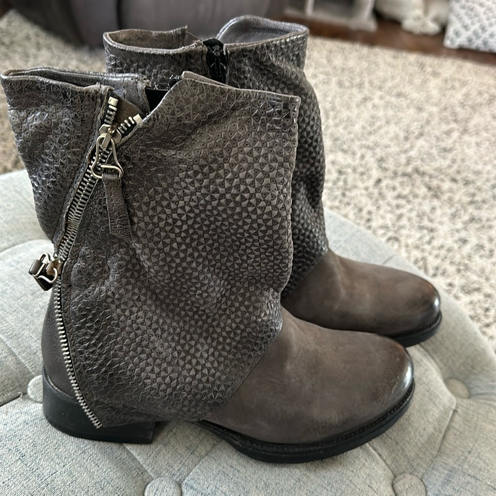 Miz Mooz New York City Biker Boots size 38 (8)